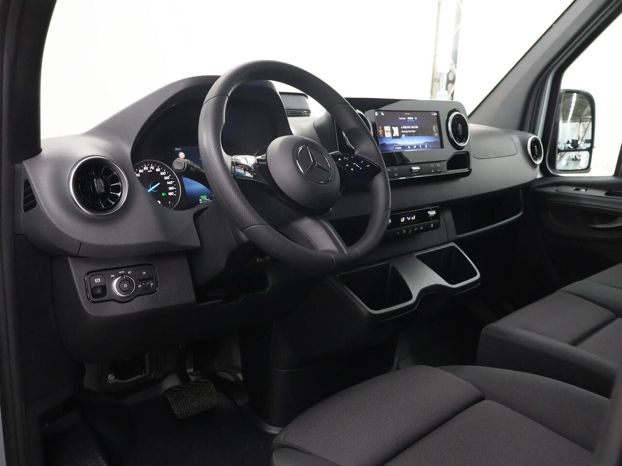 Mercedes-Benz eSprinter 314 GB L2 RWD PRO 100% elektrisch | 2000kg Trekhaak | 115Kw/u DC Snelladen | Smartphone integratie pakket | Carplay | Camera | Comfort bestuurdersstoel |