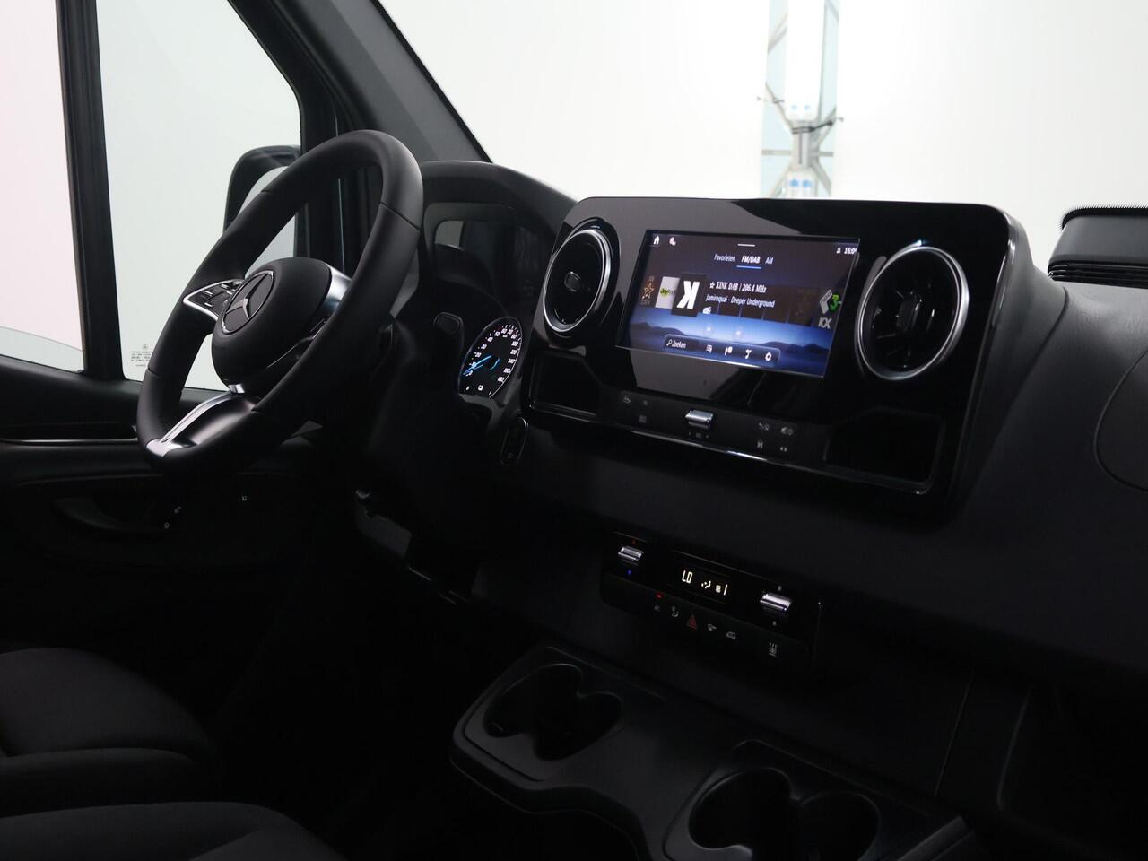 Mercedes-Benz eSprinter 314 L2 H2 Select 81kWh | DC laden 115 kW | Dubbele Schuifdeur | Stoelverwarming | Climate Control | Smartphone integratie pakket | Distronic | Led Verlichting |