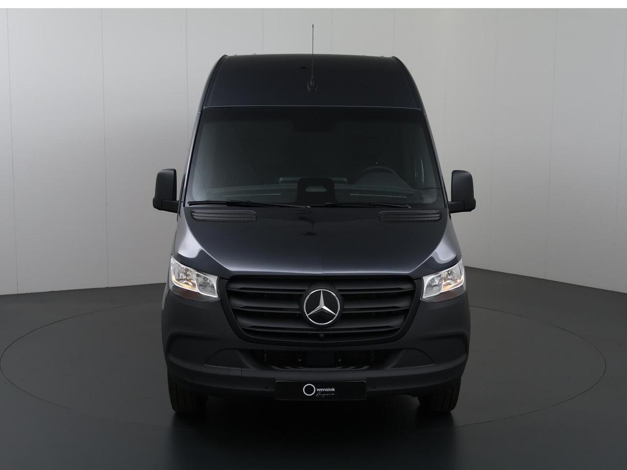 Mercedes-Benz eSprinter 414 L2H2 Pro 81kWh 2000 KG Trekhaak | Cruise-Controle | MBUX | Achteruitrijcamera | DC laden 115 kW | Smartphone integratie pakket |