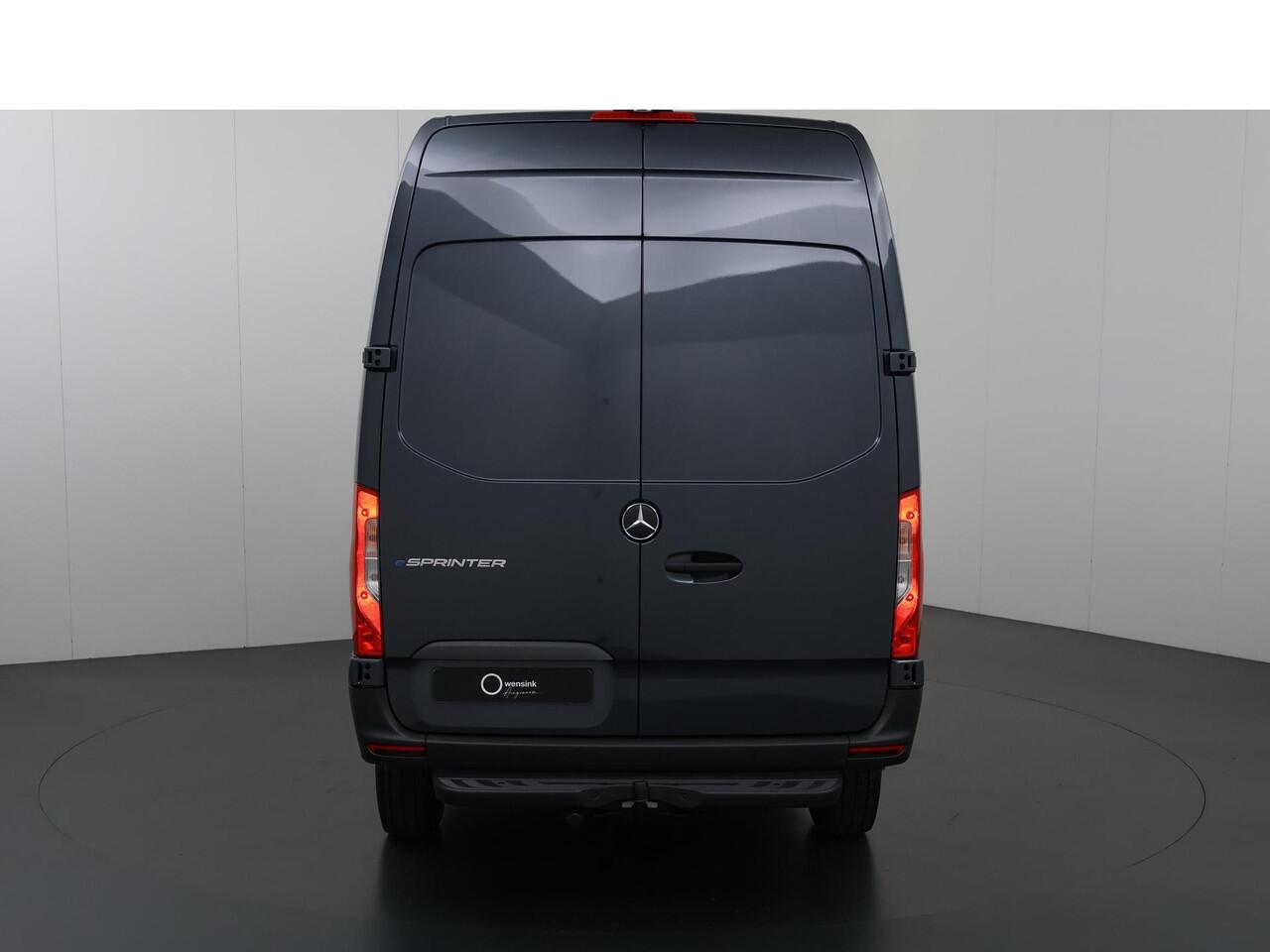 Mercedes-Benz eSprinter 414 L2H2 Pro 81kWh 2000 KG Trekhaak | Cruise-Controle | MBUX | Achteruitrijcamera | DC laden 115 kW | Smartphone integratie pakket |