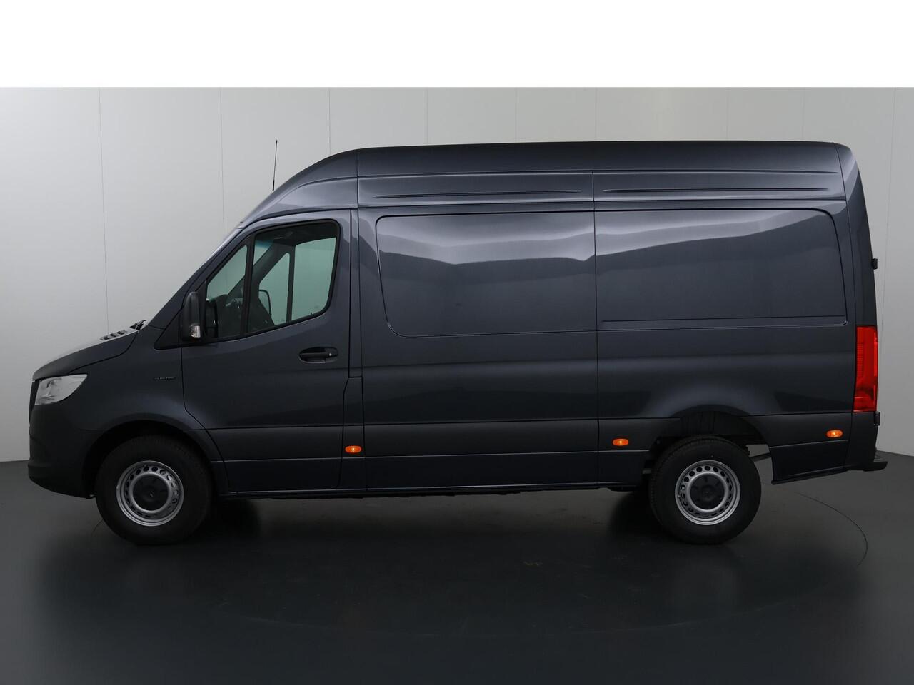 Mercedes-Benz eSprinter 414 L2H2 Pro 81kWh 2000 KG Trekhaak | Cruise-Controle | MBUX | Achteruitrijcamera | DC laden 115 kW | Smartphone integratie pakket |