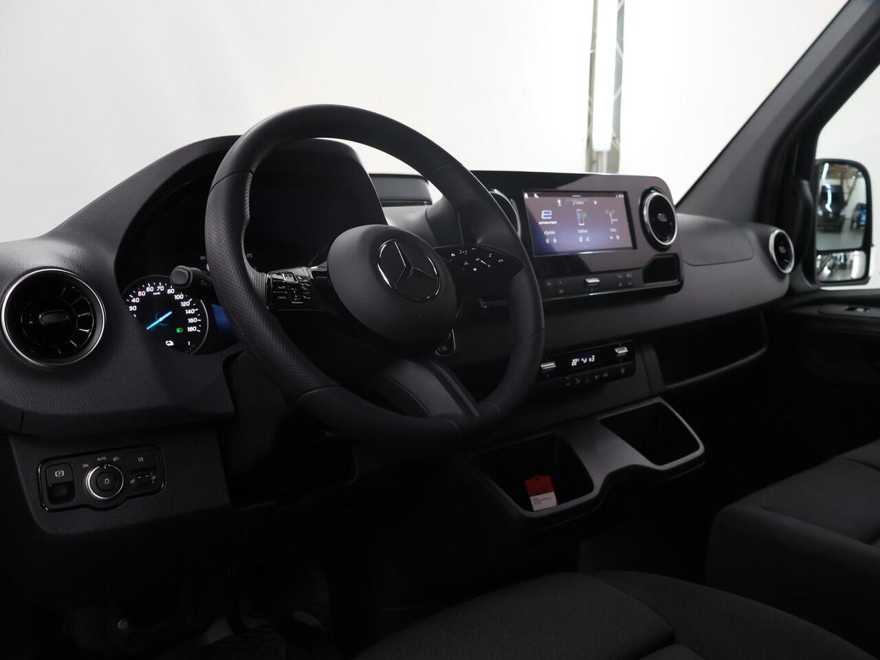 Mercedes-Benz eSprinter 314 L2 H2 PRO | 81 kWh | 100% elektrisch | 2000kg Trekhaak | 115Kw/u DC Snelladen | Smartphone integratie pakket | Carplay | Camera | Comfort bestuurdersstoel |