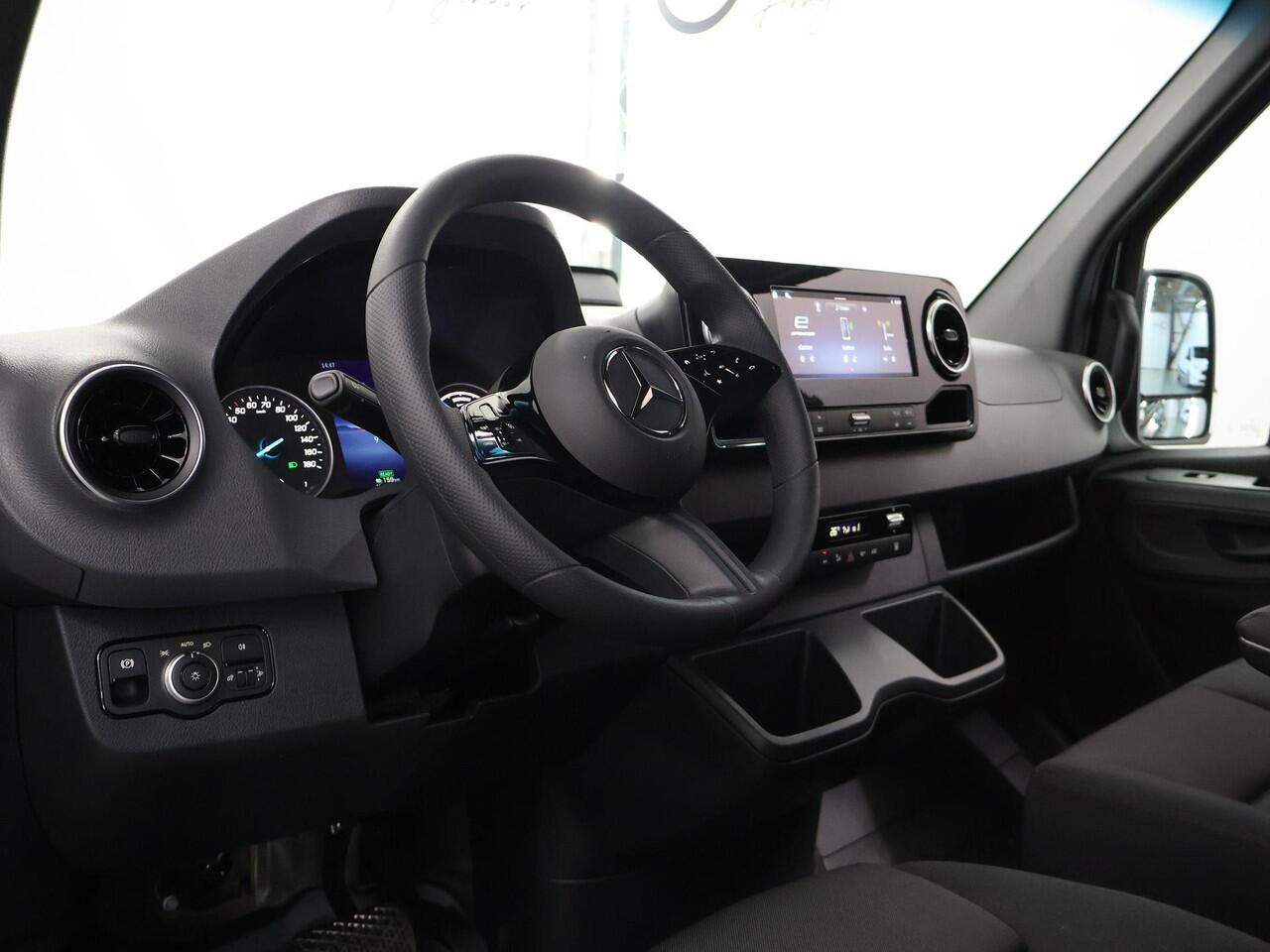 Mercedes-Benz eSprinter 314 L2 H2 RWD PRO 81kWh | Comfortbestuurdersstoel | Trekhaak | Smartphone integratie pakket | 115 kW Snelladen | Achteruitrijcamera |