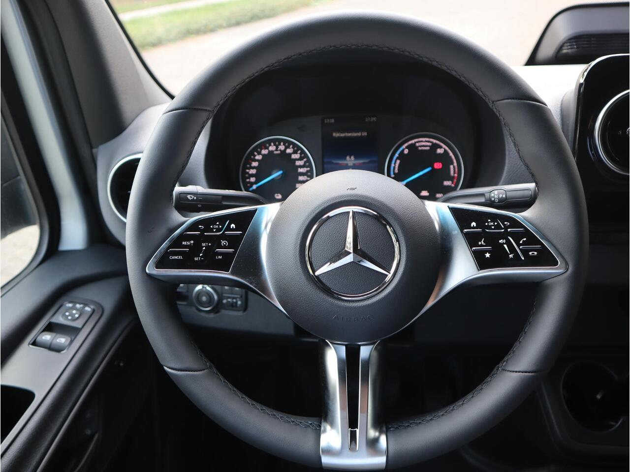 Mercedes-Benz eSprinter 320 L2 Pro 81kWh