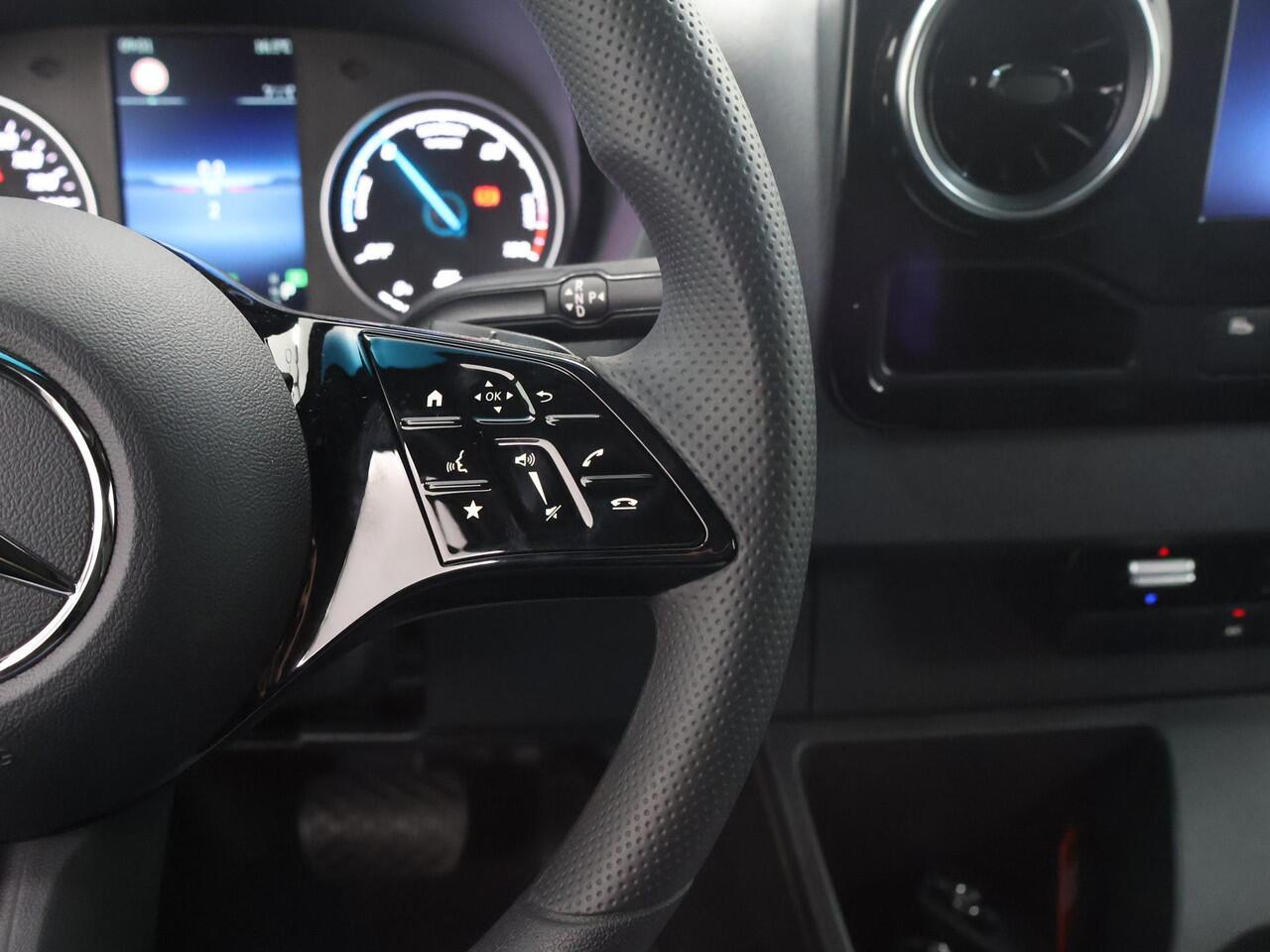 Mercedes-Benz eSprinter 414 L2 H2 RWD PRO 81kWh | 115 kW Snelladen | Trekhaak | Smartphone integratie pakket | Achteruitrijcamera | Standkachel | Stoelverwarming |