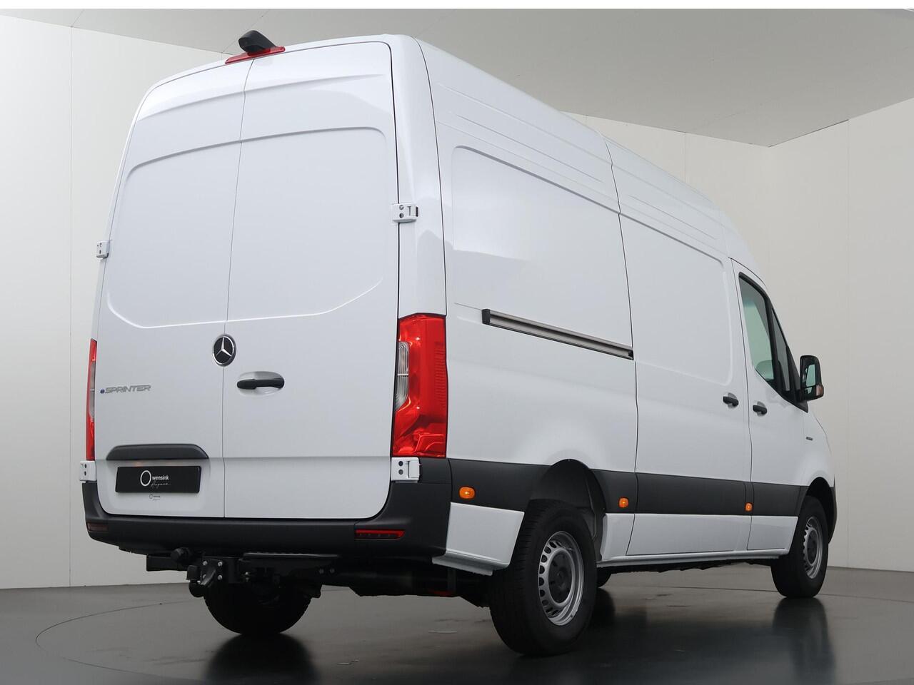 Mercedes-Benz eSprinter 314 L2 H2 PRO | 56 kWh | 100% elektrisch | 2000kg Trekhaak | 115Kw/u DC Snelladen | Smartphone integratie pakket | Carplay | Camera |
