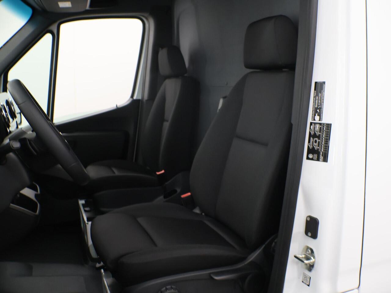 Mercedes-Benz eSprinter 414 L3 H2 Pro 81kWh | 4250 GVW | 270° Deuren | Comfortbestuurdersstoel | Smartphone integratie pakket | DC 115 kWh Snelladen |