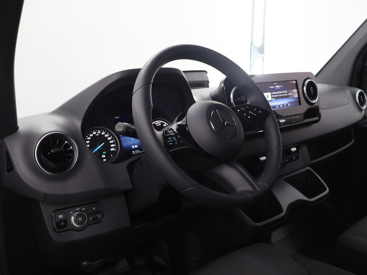 Mercedes-Benz eSprinter 414 L2H2 Pro 81kWh 2000 KG Trekhaak | Cruise-Controle | MBUX | Achteruitrijcamera | DC laden 115 kW | Smartphone integratie pakket |