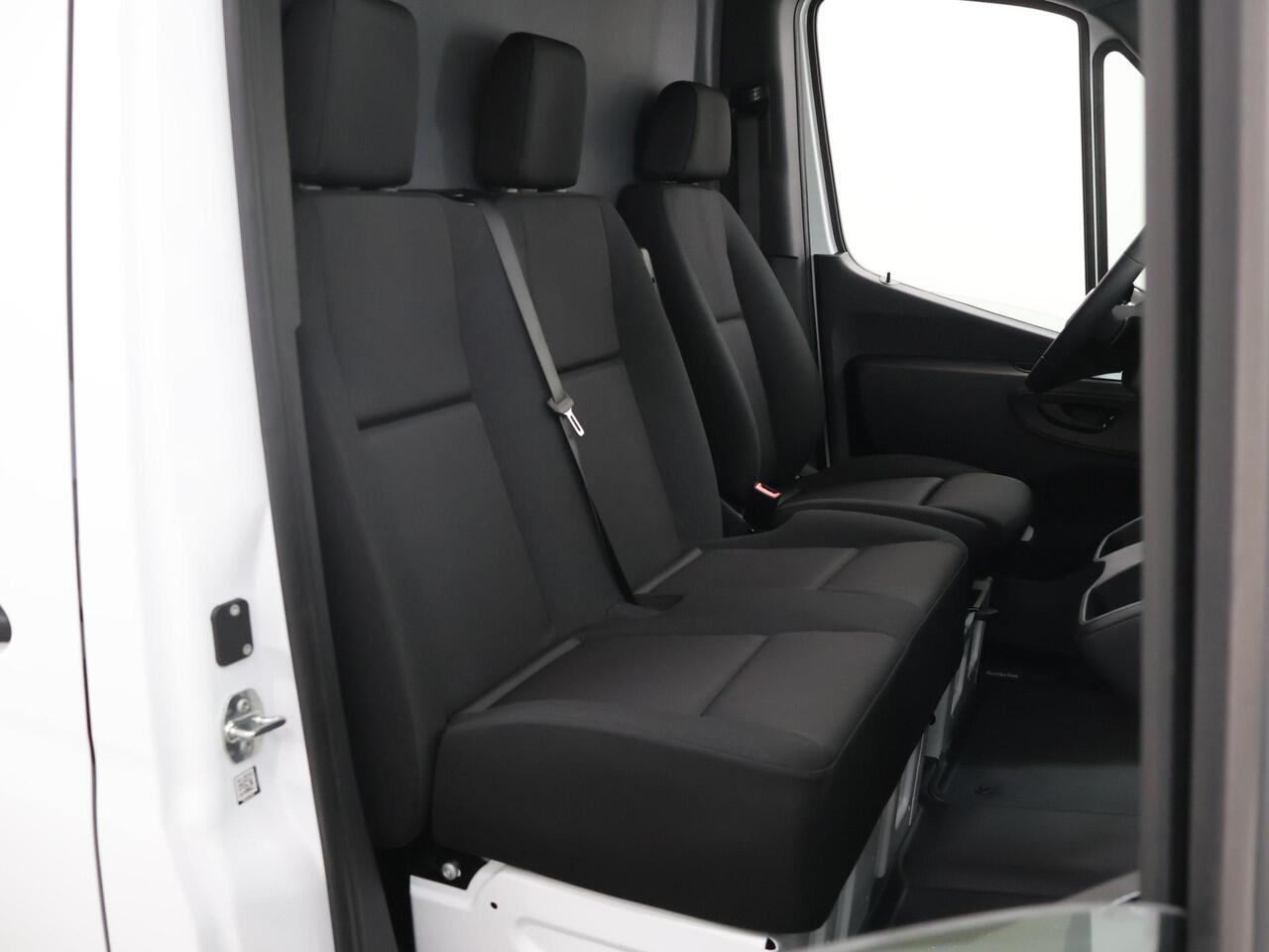 Mercedes-Benz eSprinter 414 L2 H2 RWD PRO 81kWh | Trekhaak | Smartphone integratie pakket | 115 kW Snelladen | Achteruitrijcamera | Standkachel | Stoelverwarming |