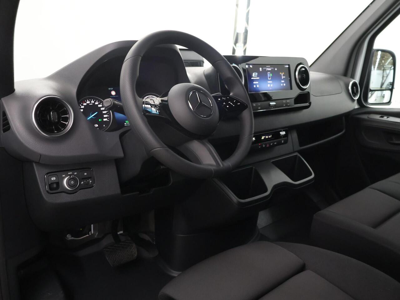 Mercedes-Benz eSprinter 414 L2 H2 RWD PRO 81kWh | Trekhaak | Smartphone integratie pakket | 115 kW Snelladen | Achteruitrijcamera | Standkachel | Stoelverwarming |