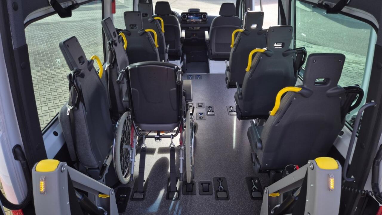 Mercedes-Benz eSprinter Rolstoelbus / 4150kg/ B-Rijbewijs / 81kw accu / snelladen