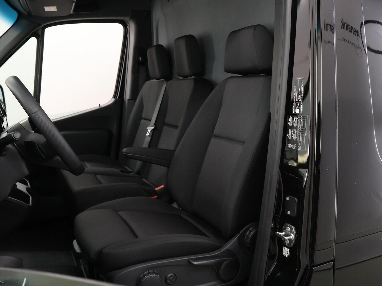 Mercedes-Benz eSprinter 414 GB L2 H2 PRO | 81 kWh | 4250 GVW | 2000 KG Trekhaak | Cruise-Controle | MBUX | Achteruitrijcamera | DC laden 115 kW | Smartphone integratie pakket |