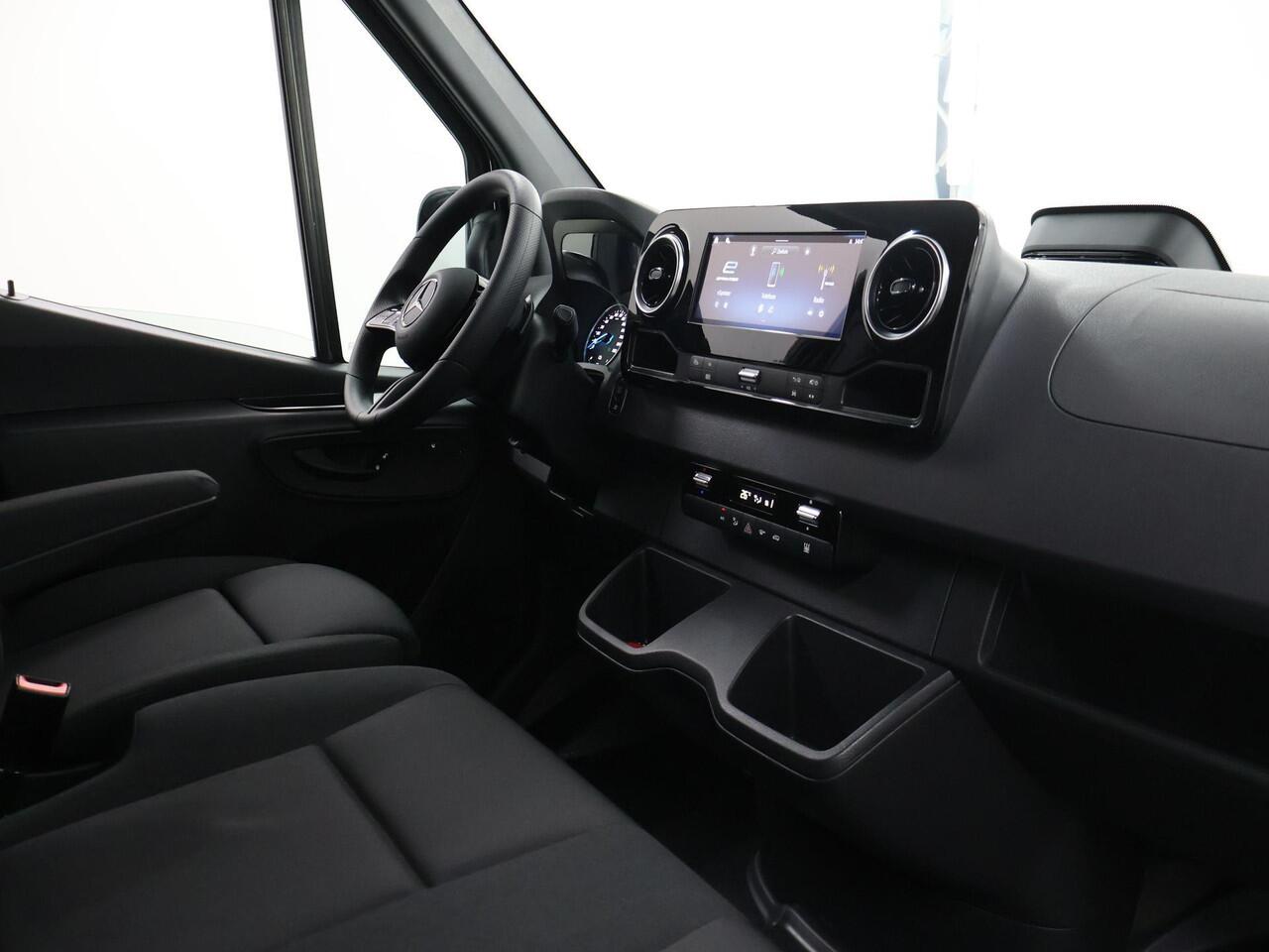 Mercedes-Benz eSprinter 414 GB L2 H2 PRO | 81 kWh | 4250 GVW | 2000 KG Trekhaak | Cruise-Controle | MBUX | Achteruitrijcamera | DC laden 115 kW | Smartphone integratie pakket |