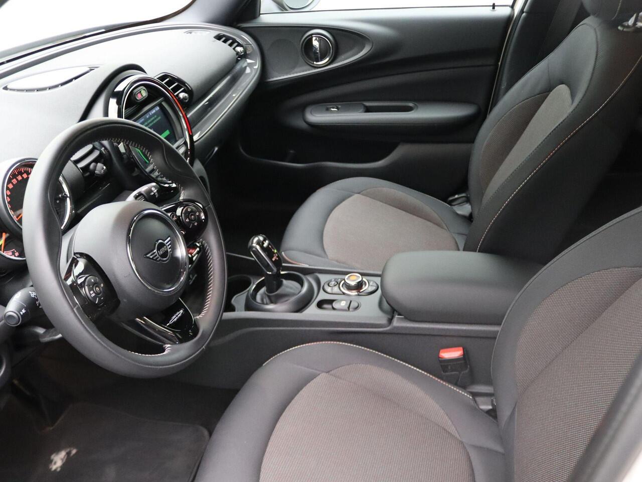 Mini CLUBMAN One Business Edition Connected Navigation + PDC + Cruise Control +17''