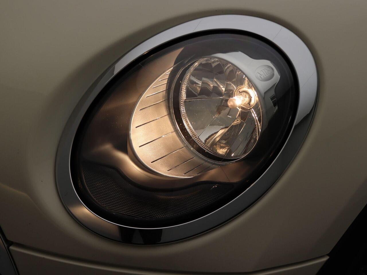 Mini CLUBMAN One Business Edition Connected Navigation + PDC + Cruise Control +17''