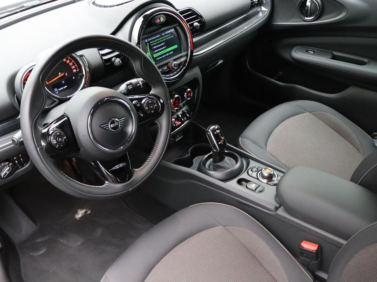 Mini CLUBMAN One Business Edition Connected Navigation + PDC + Cruise Control +17''