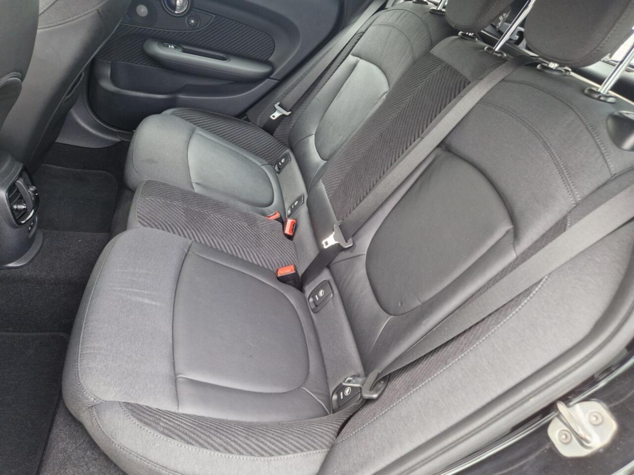 Mini CLUBMAN 1.5 Cooper Chili Business Navi Leder Climate+Cruise Black 17LM Top