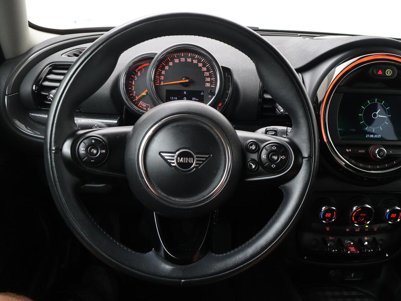 Mini CLUBMAN Mini 1.5 One Business Edition | 102 PK | Navigatiesysteem | Cruise control | Climate control |