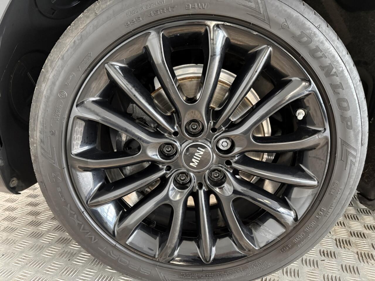 Mini CLUBMAN Mini 1.5 One Business Edition Nieuwe All-season banden