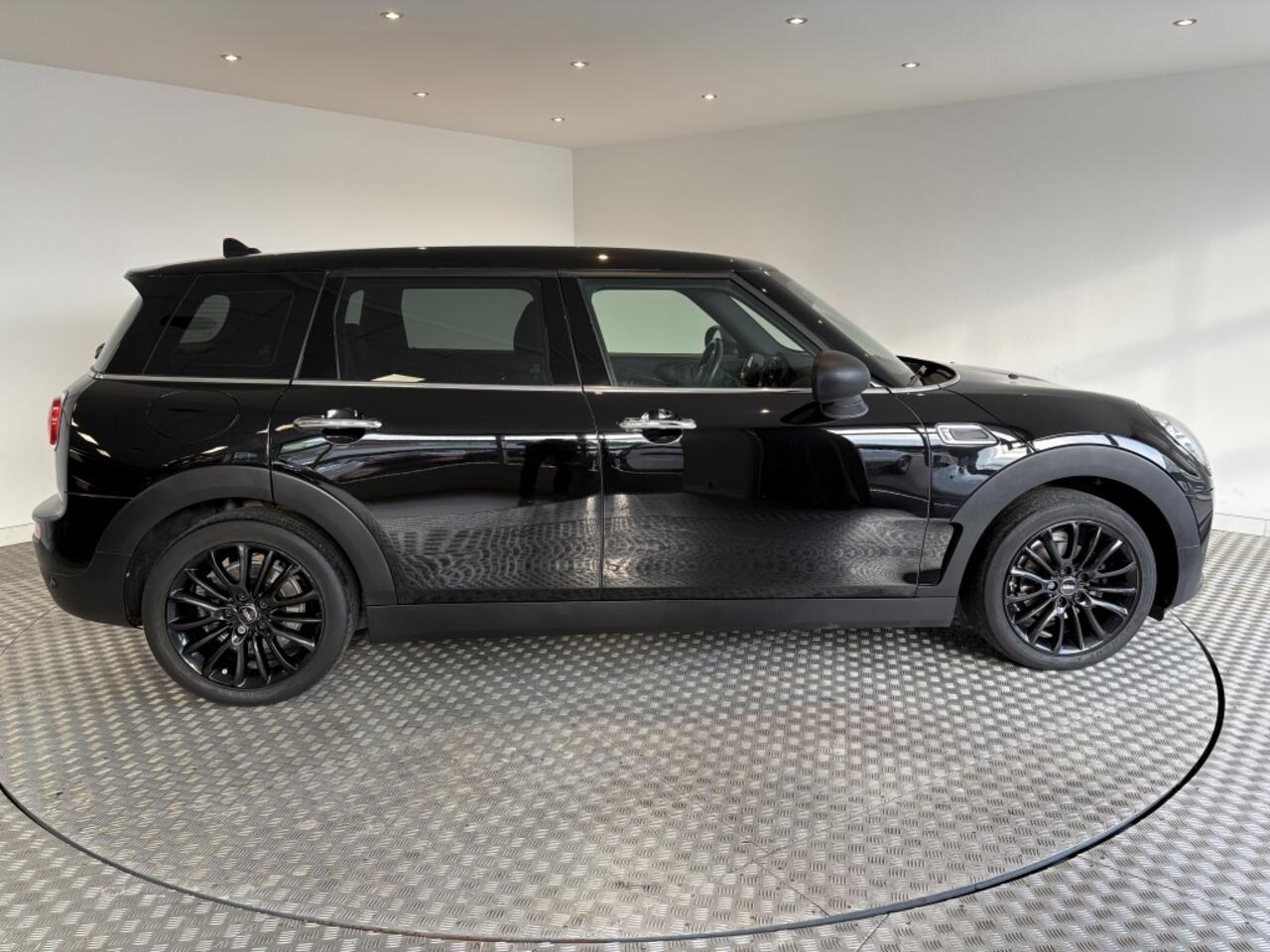 Mini CLUBMAN Mini 1.5 One Business Edition Nieuwe All-season banden