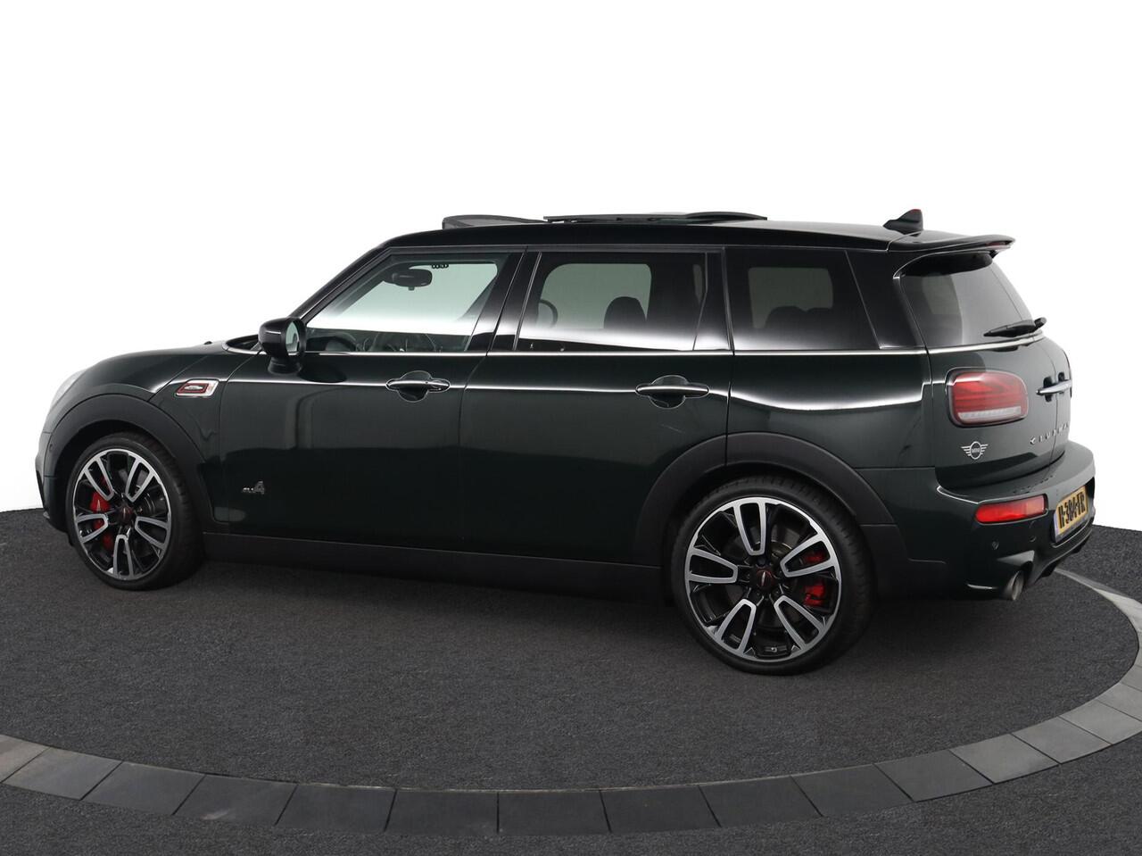 Mini CLUBMAN Mini 2.0 JCW ALL4 Chili | Panoramadak | Harman-Kardon | Head-Up Display | Comfort Access | Active Cruise Control |