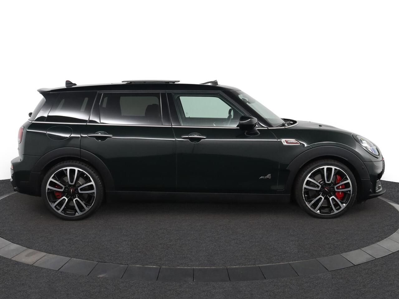 Mini CLUBMAN Mini 2.0 JCW ALL4 Chili | Panoramadak | Harman-Kardon | Head-Up Display | Comfort Access | Active Cruise Control |