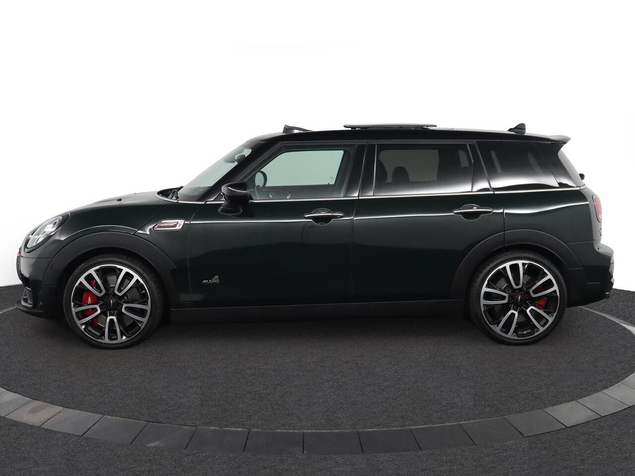 Mini CLUBMAN Mini 2.0 JCW ALL4 Chili | Panoramadak | Harman-Kardon | Head-Up Display | Comfort Access | Active Cruise Control |