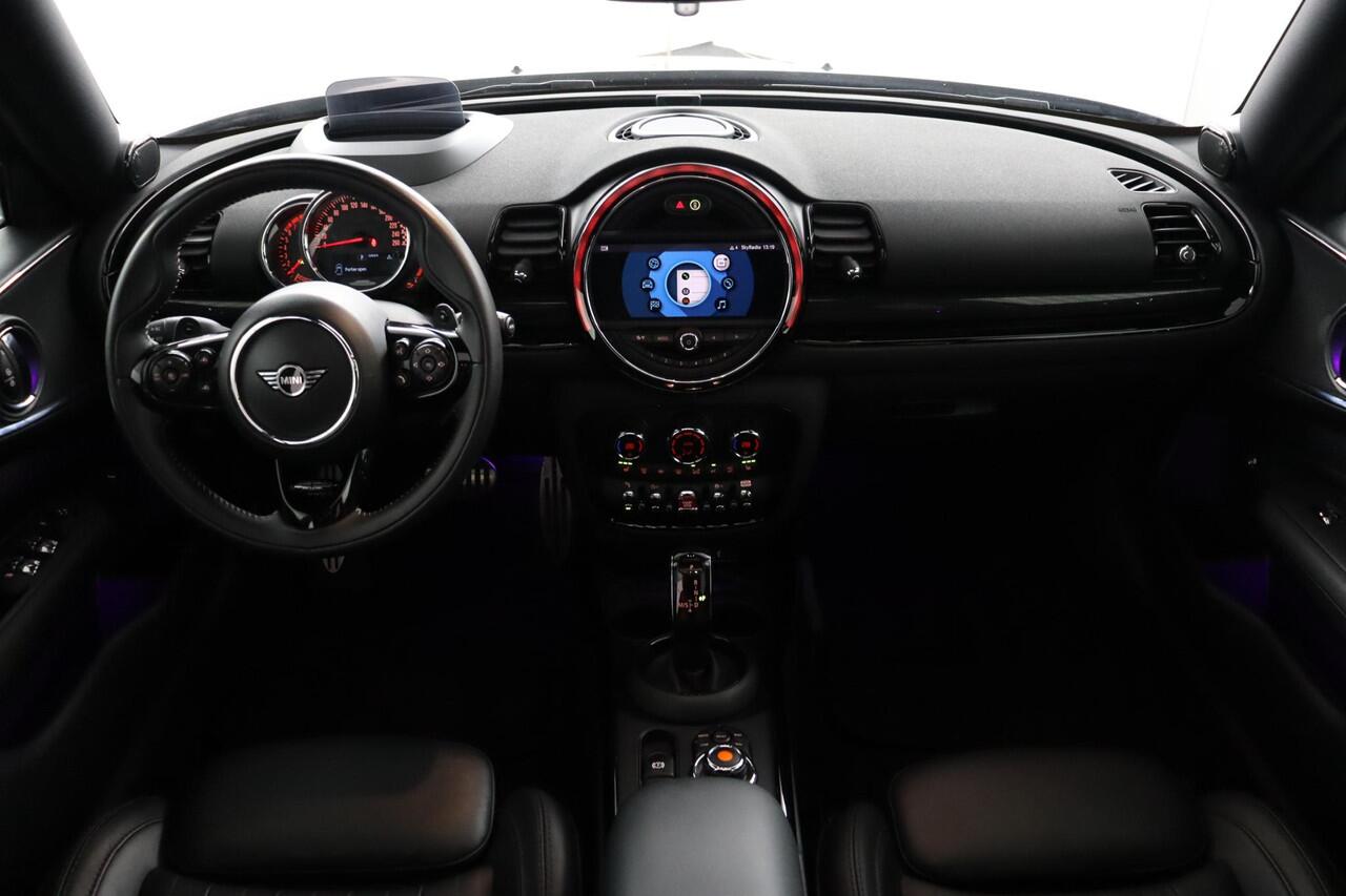 Mini CLUBMAN Mini 2.0 JCW ALL4 Chili | Panoramadak | Harman-Kardon | Head-Up Display | Comfort Access | Active Cruise Control |