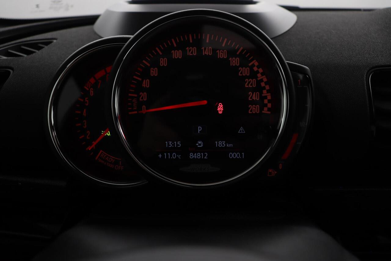 Mini CLUBMAN Mini 2.0 JCW ALL4 Chili | Panoramadak | Harman-Kardon | Head-Up Display | Comfort Access | Active Cruise Control |