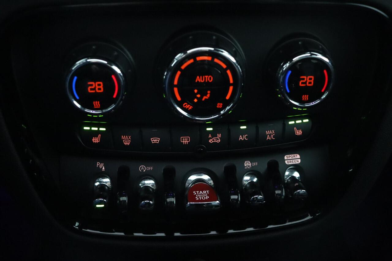 Mini CLUBMAN Mini 2.0 JCW ALL4 Chili | Panoramadak | Harman-Kardon | Head-Up Display | Comfort Access | Active Cruise Control |