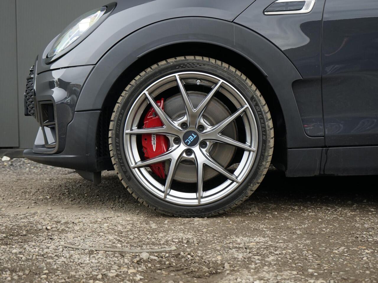 Mini CLUBMAN Mini 2.0 JCW ALL4 Chili Dealeronderh. / 306pk! / Harman Kardon / Comfort Acces / Panoramadak / Sportstoelen / Stoelverwarming