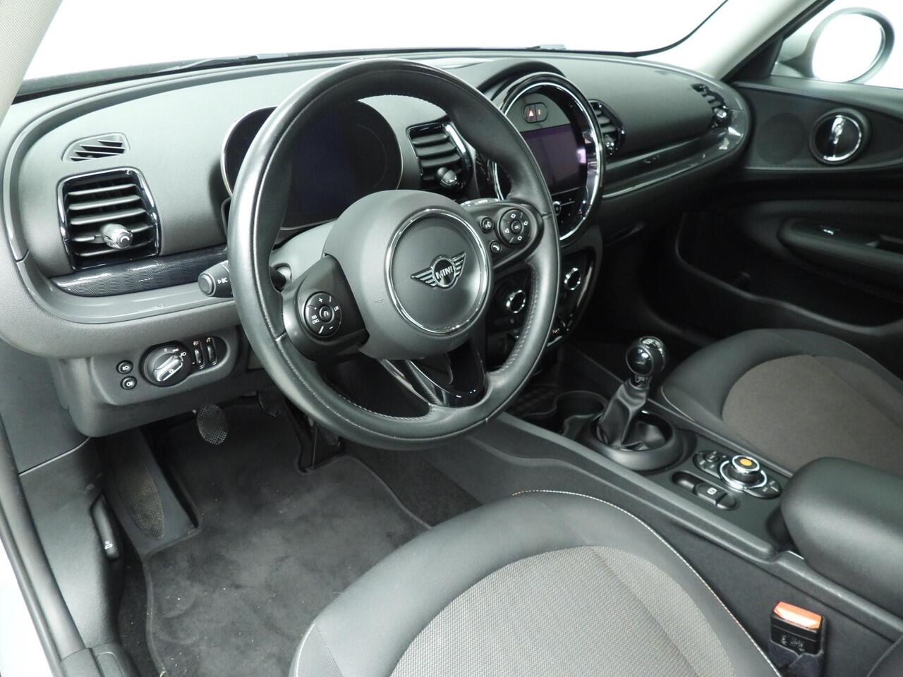 Mini CLUBMAN One Trekhaak / LED / Getint glas / Climate / PDC / Cruise / Alu wielen 17 inch