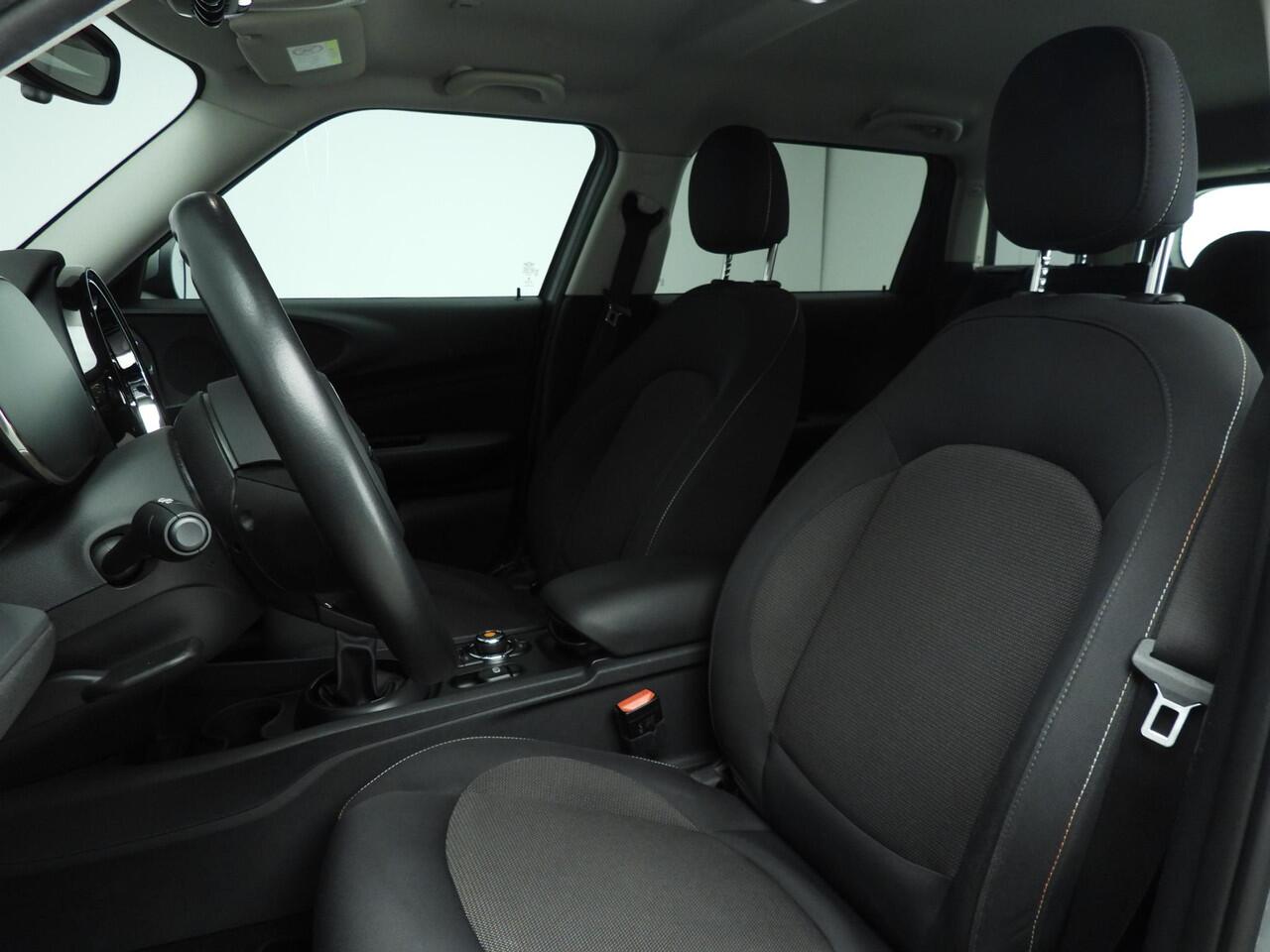 Mini CLUBMAN One Trekhaak / LED / Getint glas / Climate / PDC / Cruise / Alu wielen 17 inch