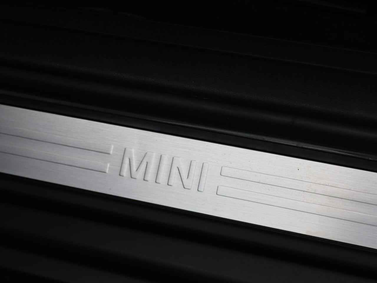 Mini CLUBMAN One Business Edition + Classic + Sportstoelen + LED Koplampen + DAB + 17''