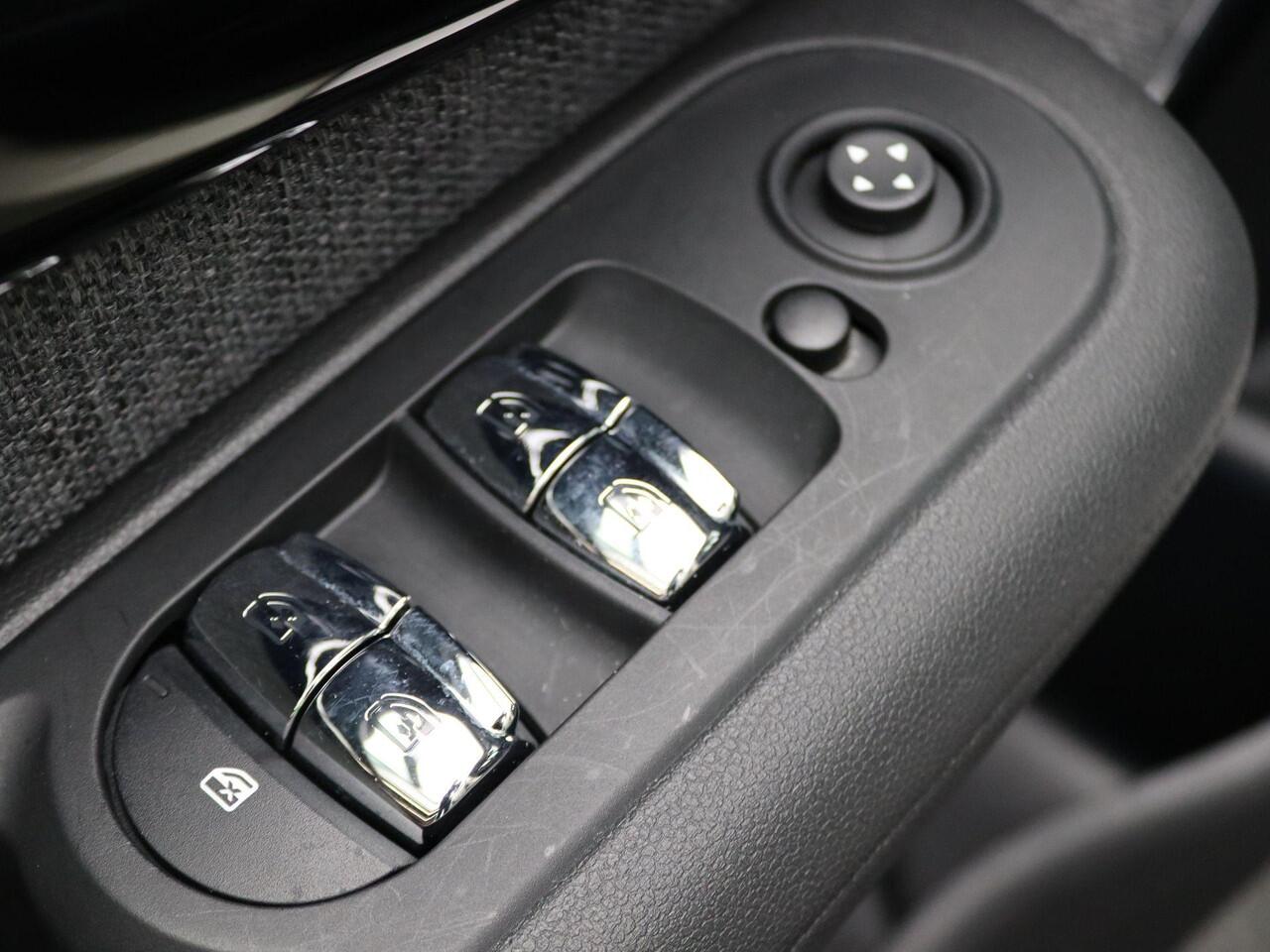 Mini CLUBMAN One Business Edition + Classic + Sportstoelen + LED Koplampen + DAB + 17''