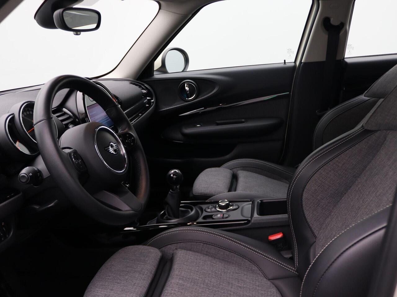 Mini CLUBMAN One Business Edition + Classic + Sportstoelen + LED Koplampen + DAB + 17''