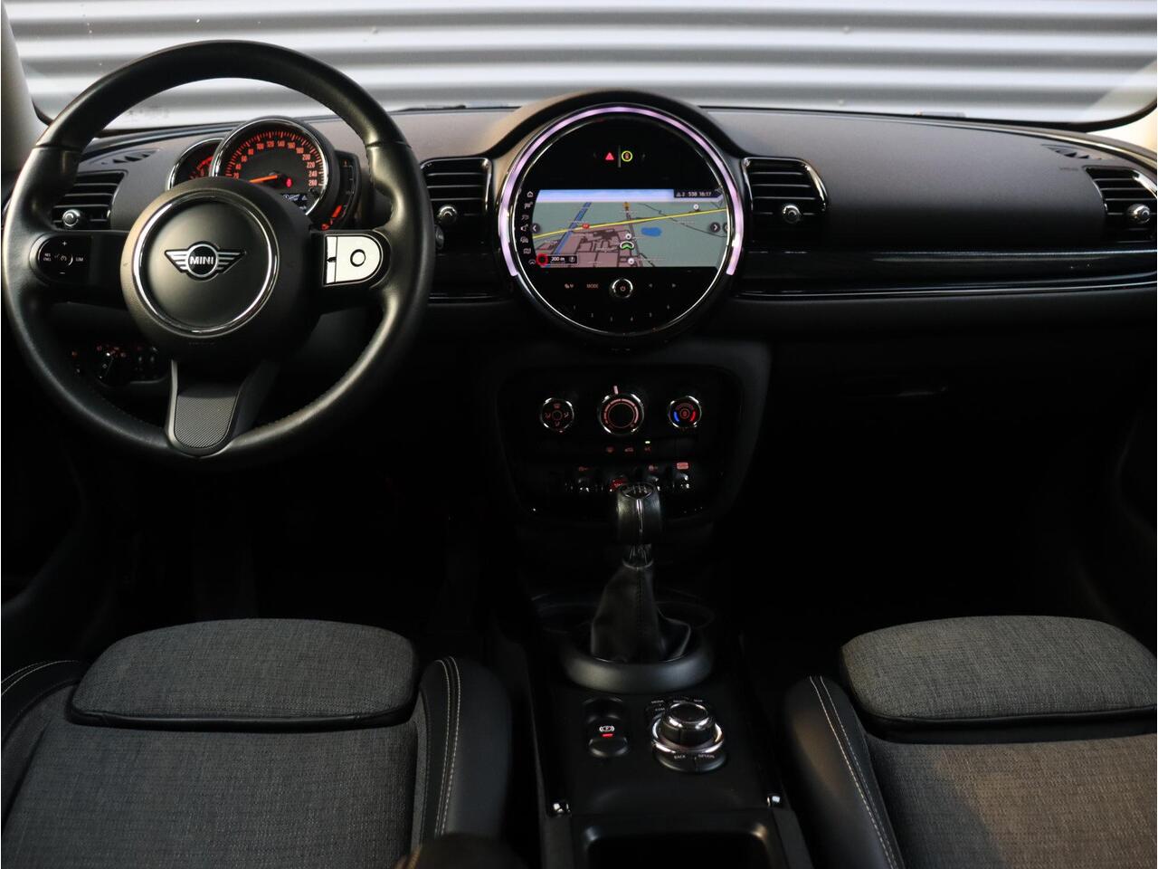 Mini CLUBMAN One | Cruise Control + Apple Carplay + Parkeersensor Achter + LED Koplampen + 17" LMV