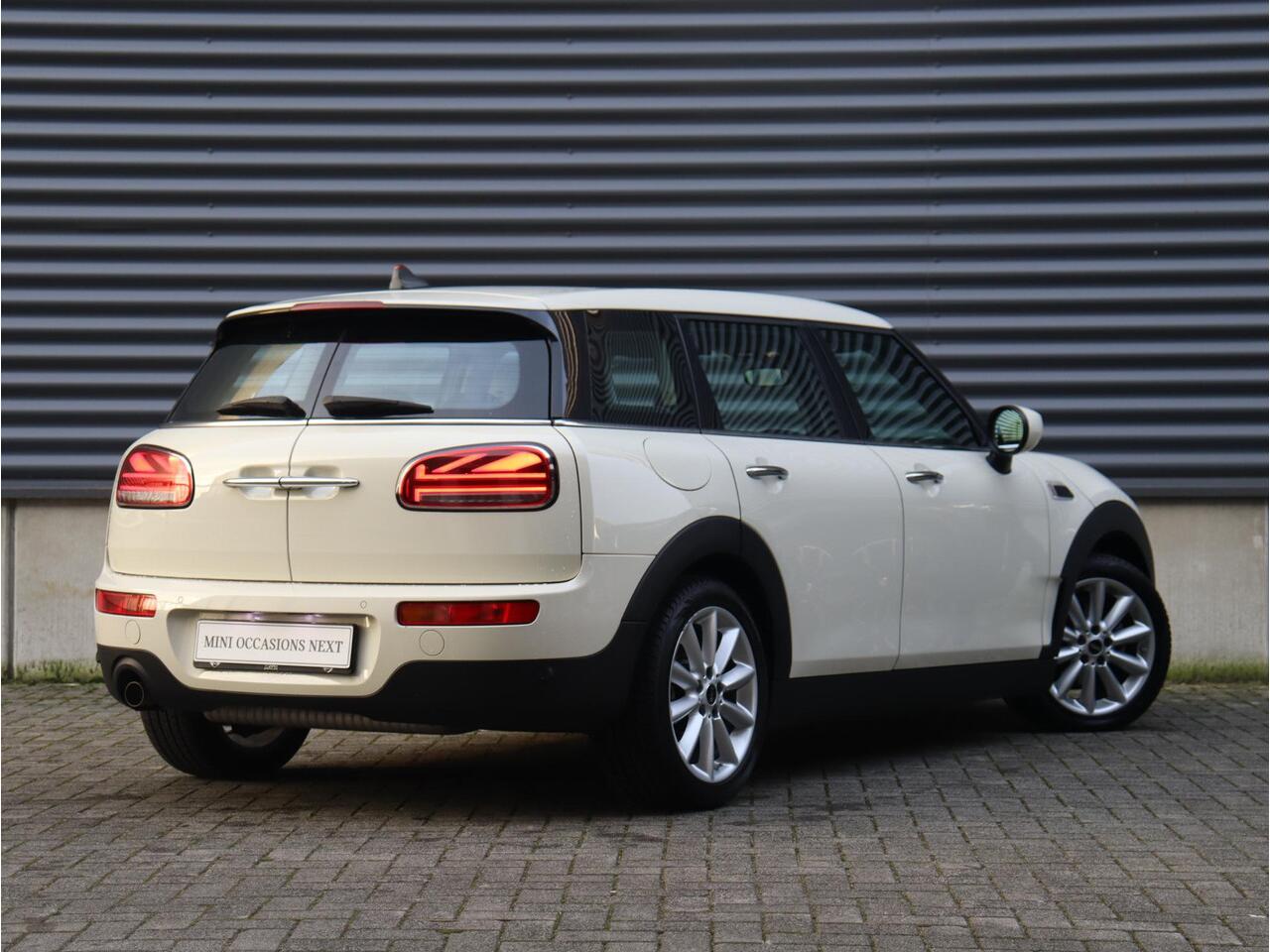 Mini CLUBMAN One | Cruise Control + Apple Carplay + Parkeersensor Achter + LED Koplampen + 17" LMV