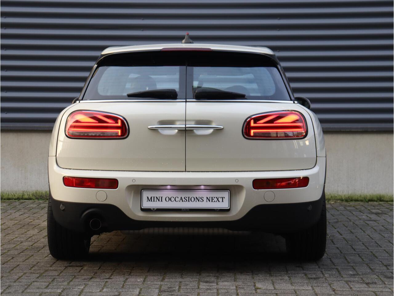 Mini CLUBMAN One | Cruise Control + Apple Carplay + Parkeersensor Achter + LED Koplampen + 17" LMV