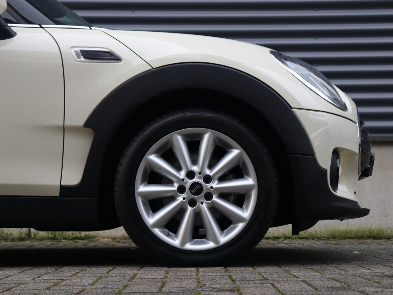 Mini CLUBMAN One | Cruise Control + Apple Carplay + Parkeersensor Achter + LED Koplampen + 17" LMV