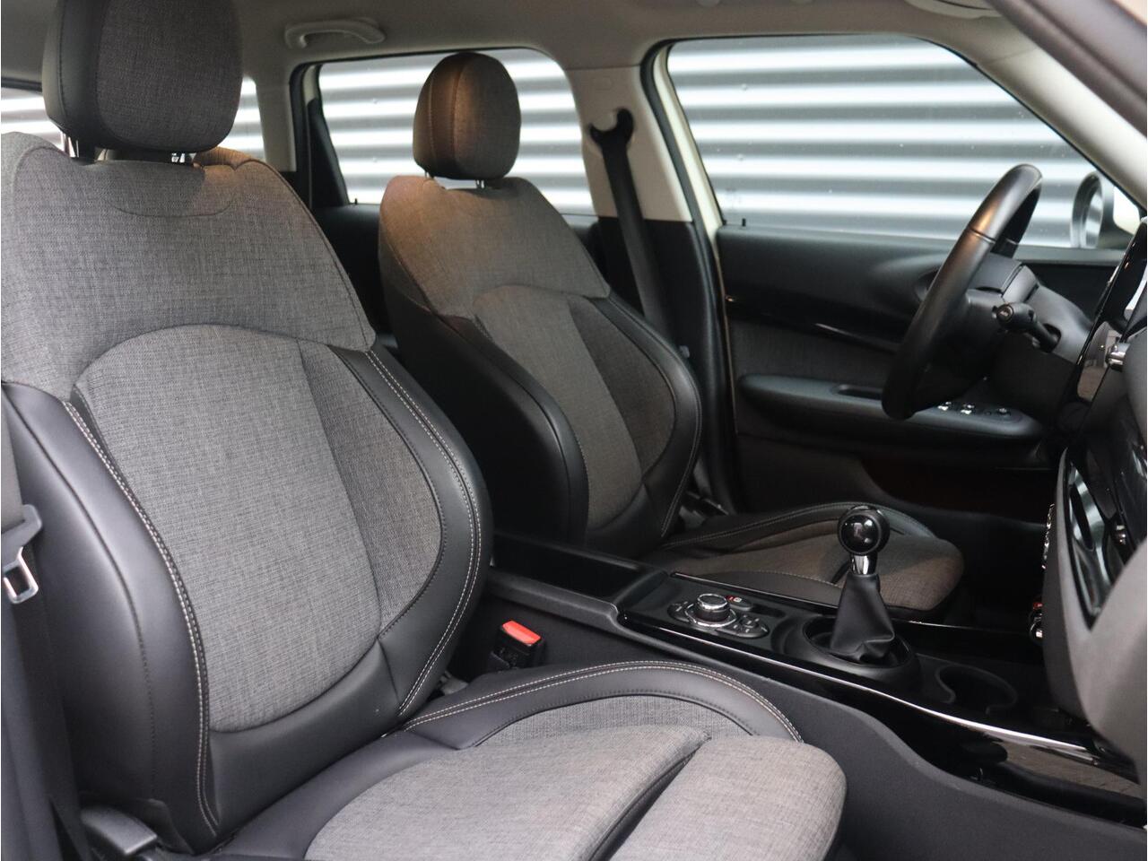 Mini CLUBMAN One | Cruise Control + Apple Carplay + Parkeersensor Achter + LED Koplampen + 17" LMV