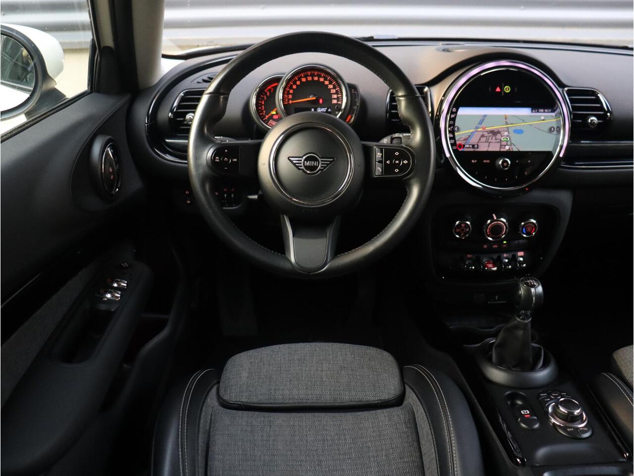 Mini CLUBMAN One | Cruise Control + Apple Carplay + Parkeersensor Achter + LED Koplampen + 17" LMV