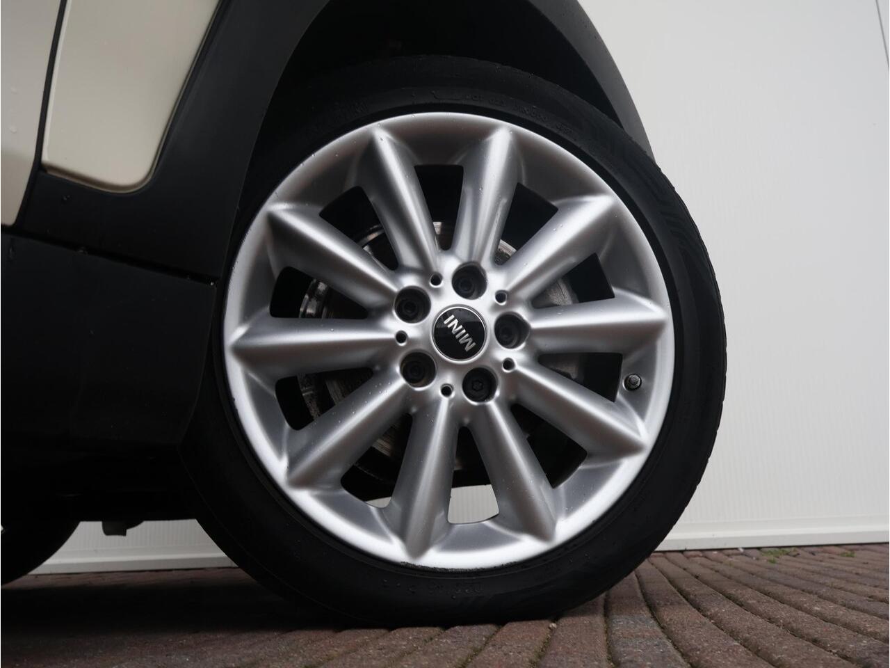 Mini CLUBMAN Mini 1.5 One Business Edition Apple CarPlay / DAB/ Navigatie/ Led / Comfortstoelen