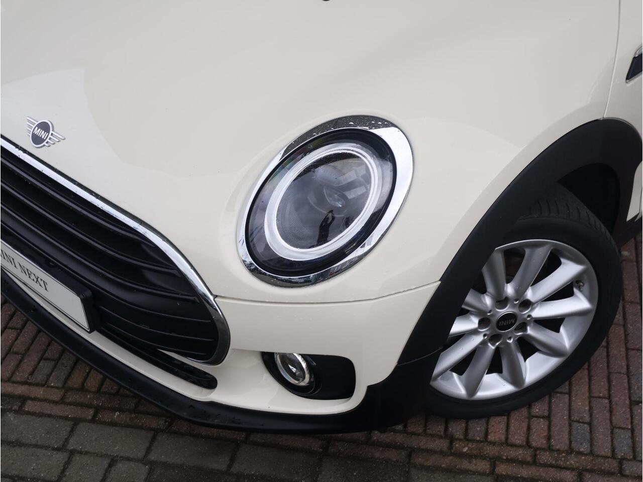 Mini CLUBMAN Mini 1.5 One Business Edition Apple CarPlay / DAB/ Navigatie/ Led / Comfortstoelen
