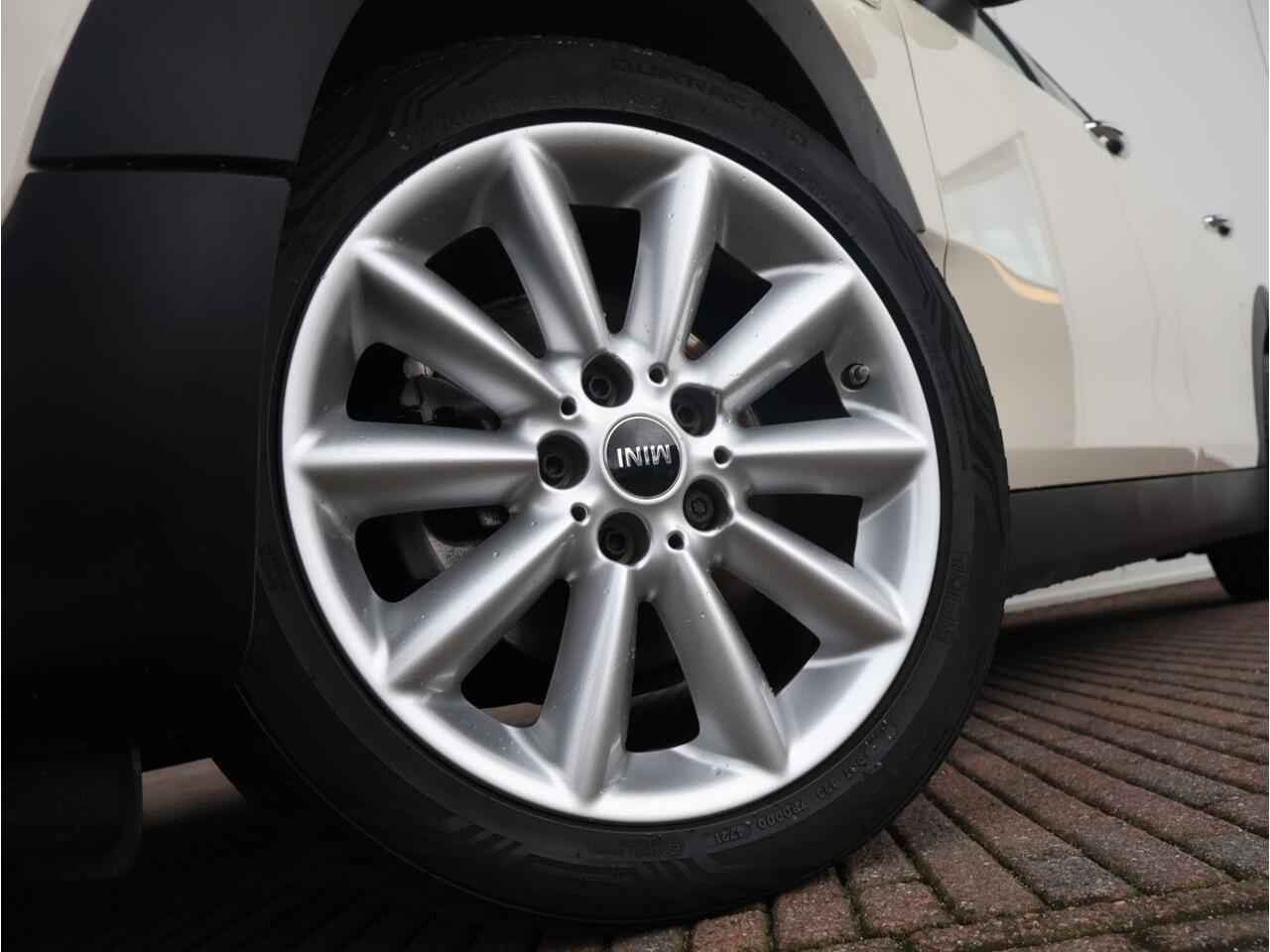 Mini CLUBMAN Mini 1.5 One Business Edition Apple CarPlay / DAB/ Navigatie/ Led / Comfortstoelen