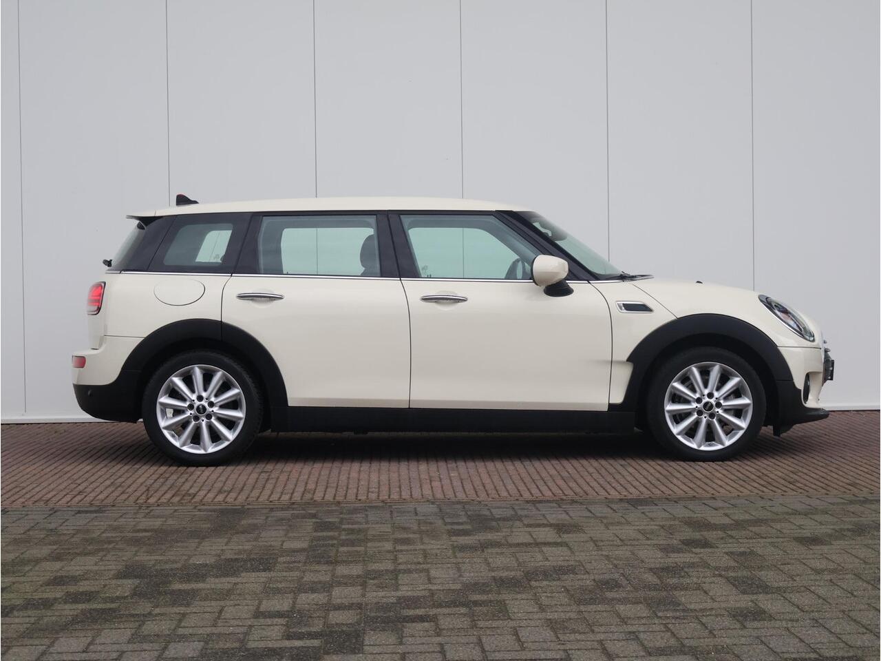 Mini CLUBMAN Mini 1.5 One Business Edition Apple CarPlay / DAB/ Navigatie/ Led / Comfortstoelen