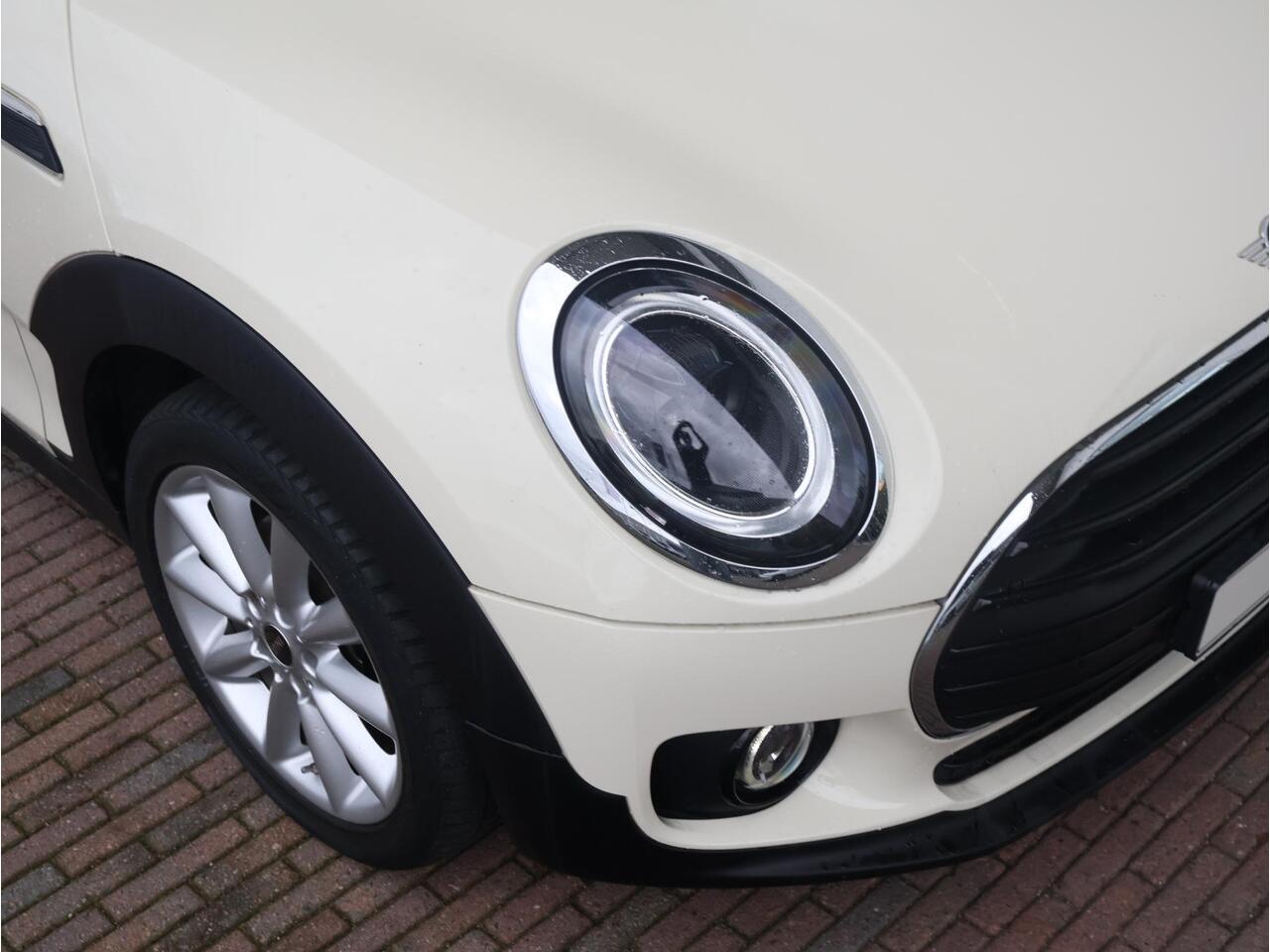 Mini CLUBMAN Mini 1.5 One Business Edition Apple CarPlay / DAB/ Navigatie/ Led / Comfortstoelen