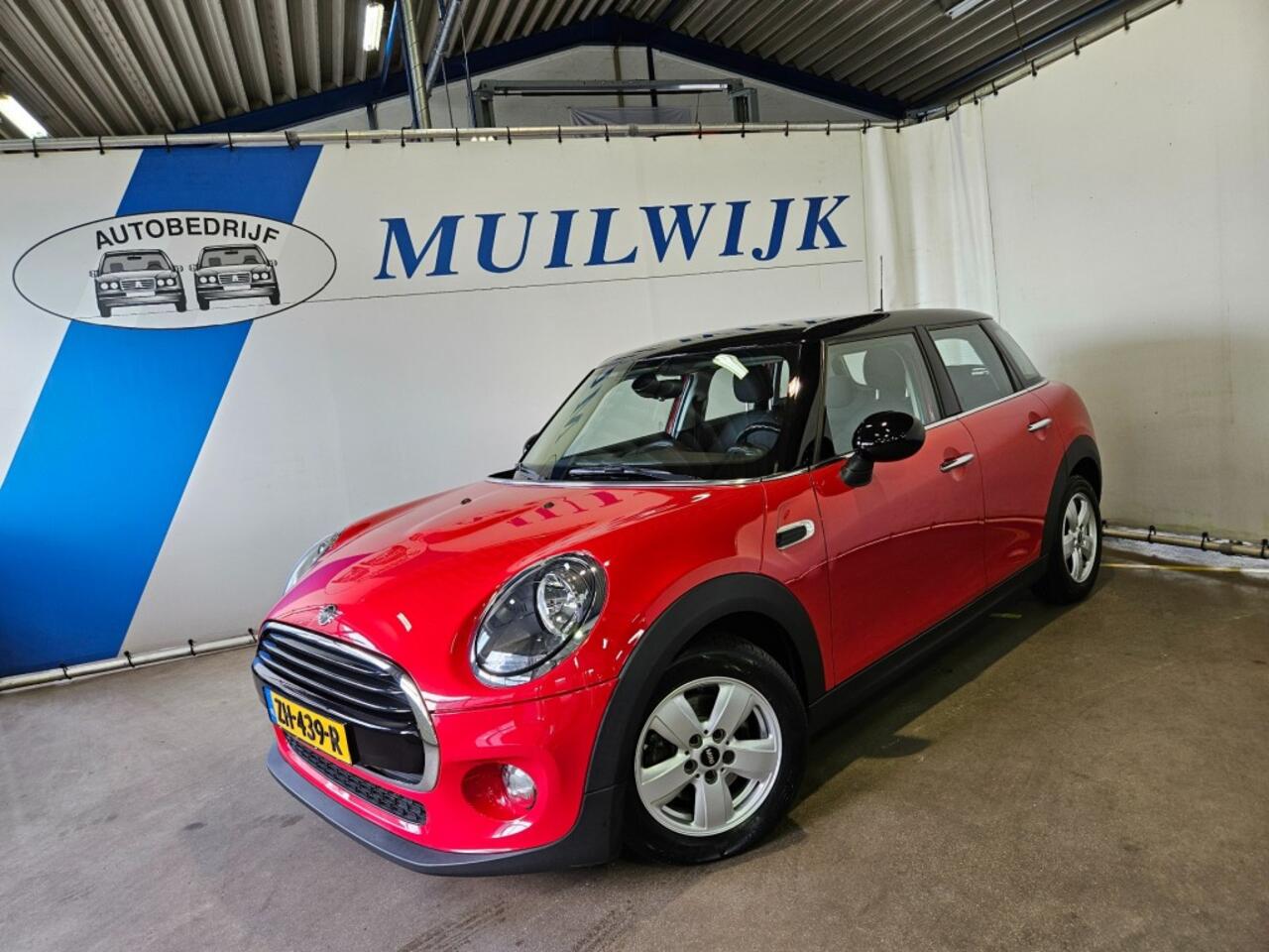 Mini COOPER 1.5 Cooper Business Edition / Automaat / Navi / NL Auto