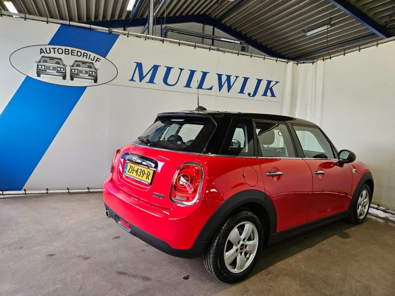 Mini COOPER 1.5 Cooper Business Edition / Automaat / Navi / NL Auto