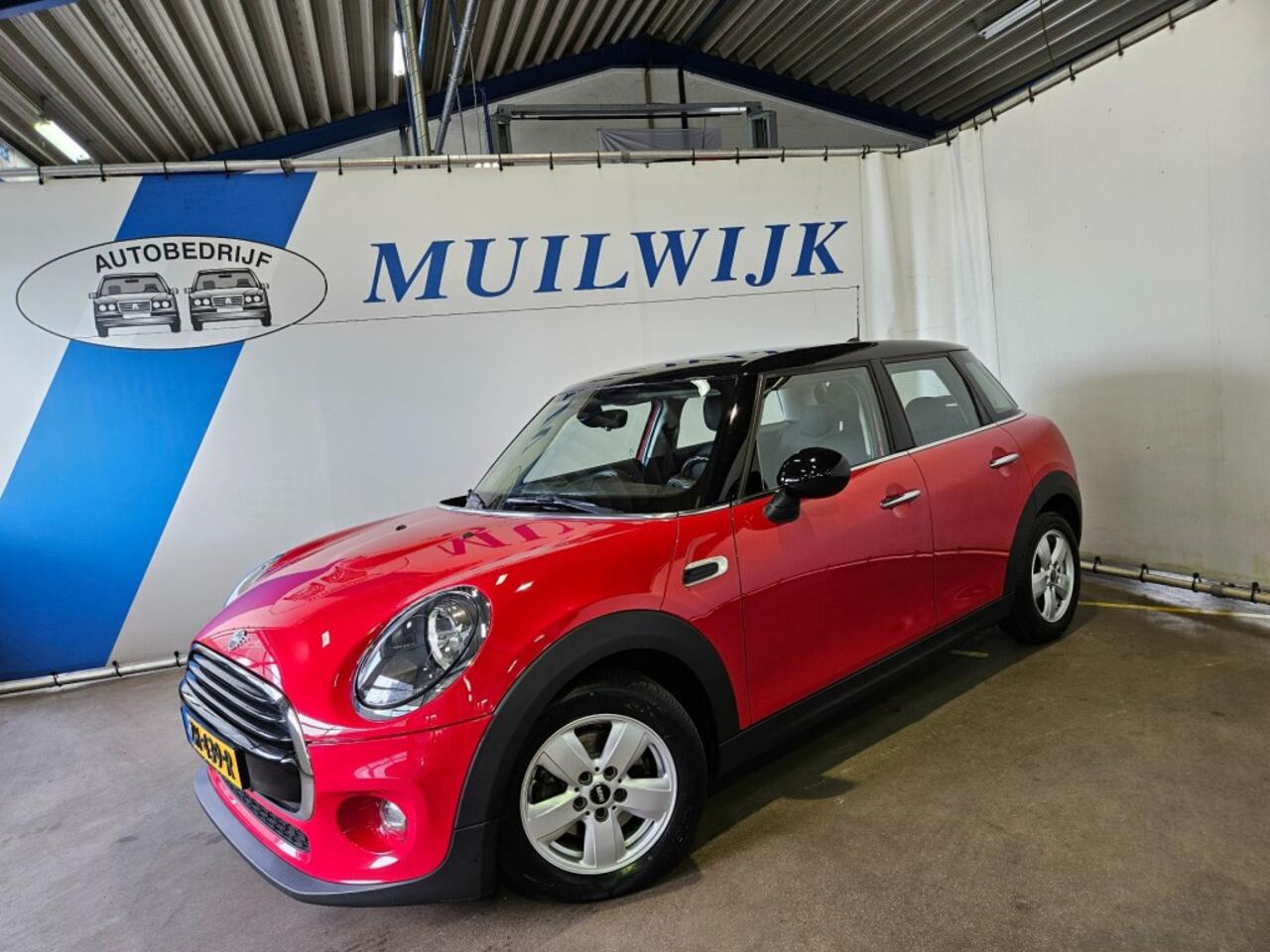 Mini COOPER 1.5 Cooper Business Edition / Automaat / Navi / NL Auto